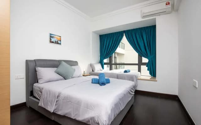 2BR R&F Phase2, CIQ R&F Mall, Free Parking - photo 3