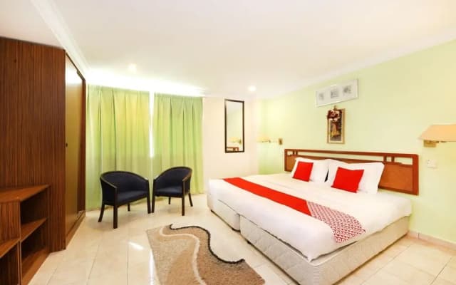 OYO 775 Hotel Sahara Inn - photo 2