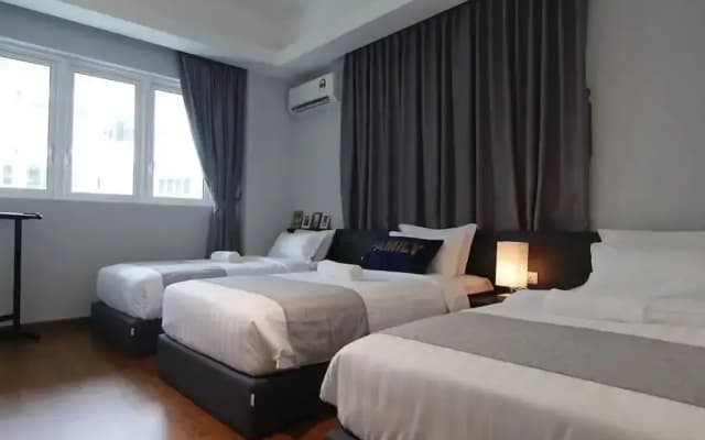YO.OM Families Gateway Luxury Condo 6-9 Pax - photo 4
