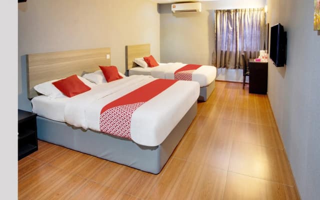 OYO 383 V3 Hotel Nusajaya - photo 3