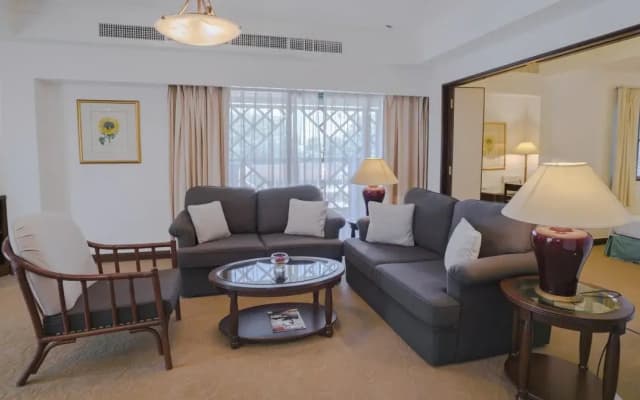 Ambassador Row Hotel Suites by Lanson Place - photo 5