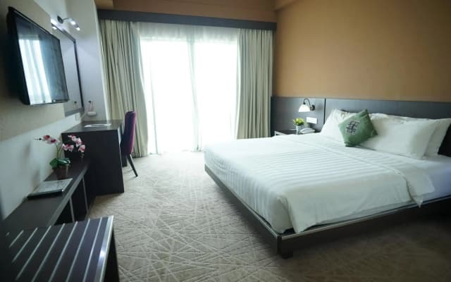 Swan Garden Hotel - photo 4