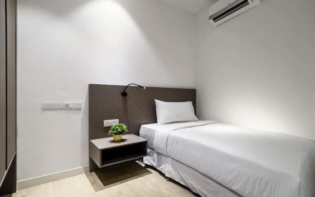 Hutton Suites Hotel by PHC - photo 2