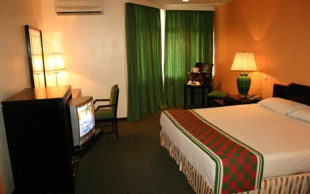 Hotel Centrepoint (Self Check In After 5PM) - photo 4