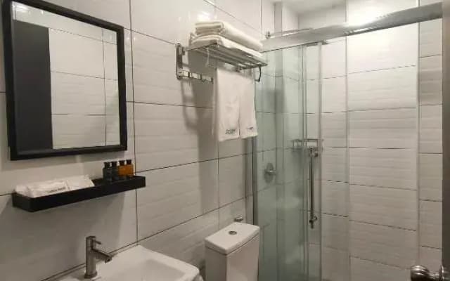 Uptown Hotel - photo 3