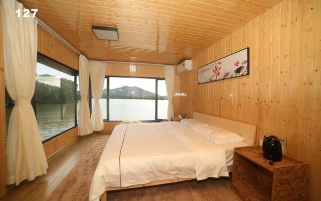 Gayang friendly water house homestay - photo 2