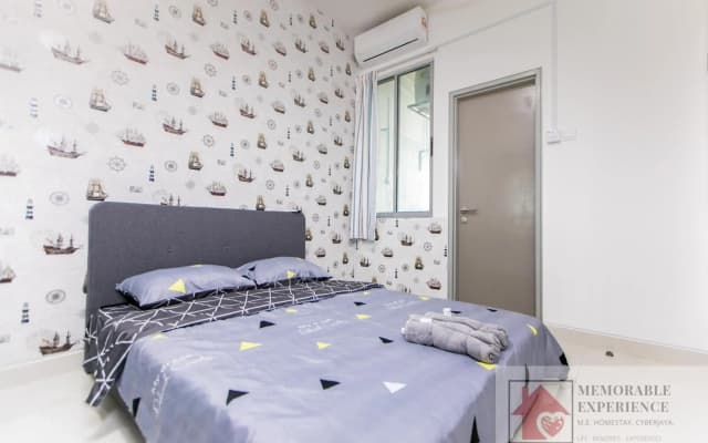 Express Check-in Deluxe Cozy Studio for 1-2Pax WIFI Indoor Carpark TV Fridge Washing Machine - photo 2