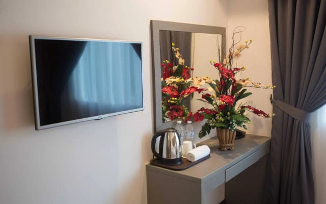 Qlassic Hotel - photo 3