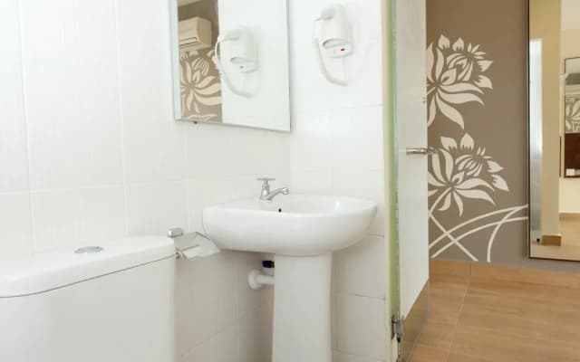 Tropical Hotel Kota Damansara - photo 5