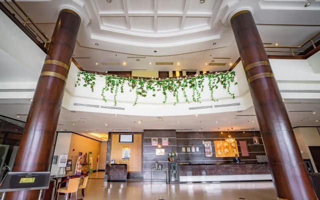 Crystal Crown Hotel - photo 2