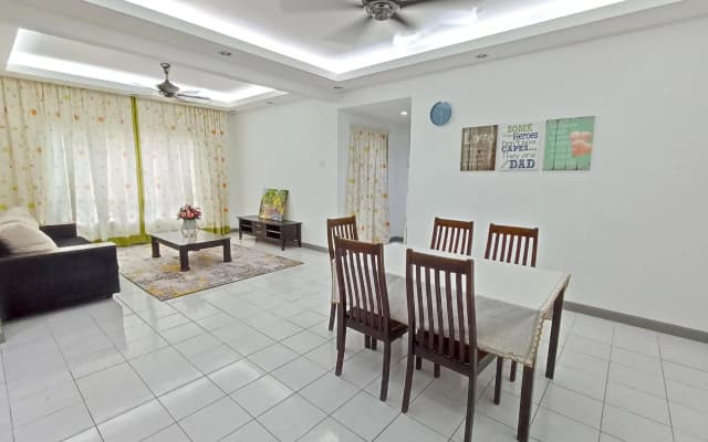 Tropika Homestay Bangi with 3 Bedrooms - photo 2
