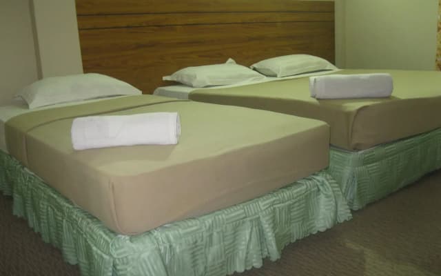 Baron Waterfront Hotel - photo 4