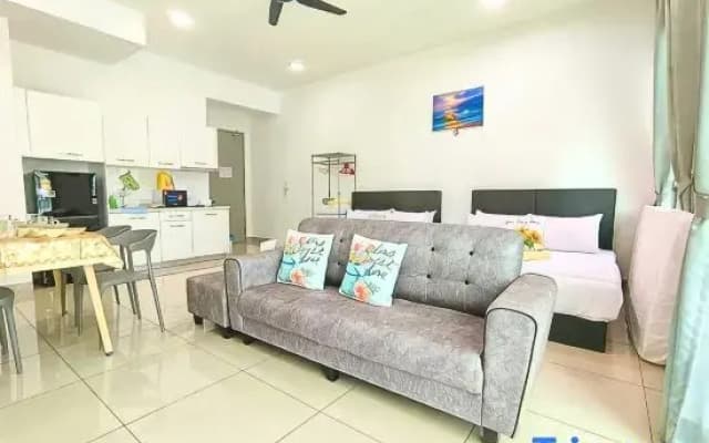 #CS8, Spacious Cybersquare Ensuite with Pool View - photo 4
