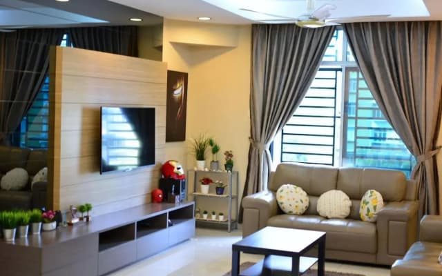 The Collector at Bayu Puteri Mid Valley 2 mins drive - photo 2