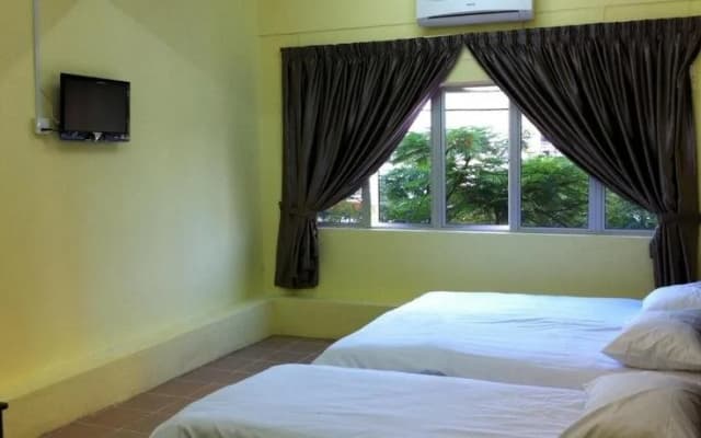 Hotel Budget UB Inn - photo 4