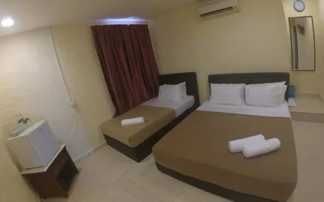 Green Town hotel & Resort Kuah - photo 2