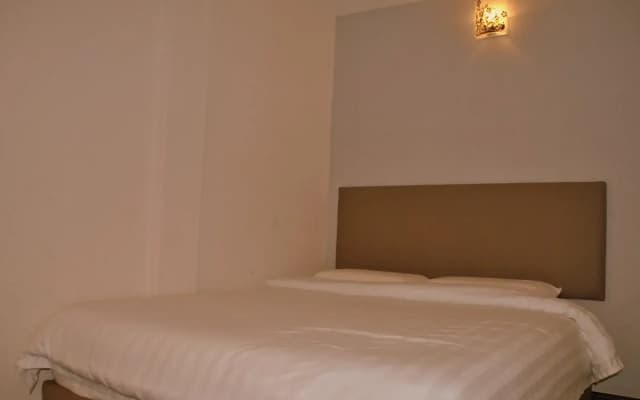 OYO 89895 Senses Budget Hotel - photo 2