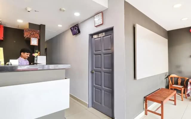 Moonnight Hotel by OYO Rooms - photo 2
