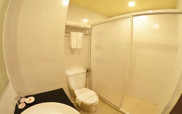 Hotel Sentral Seaview - photo 5