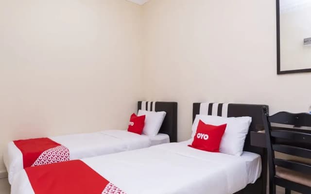 OYO 89536 Hazris Hotel - photo 4