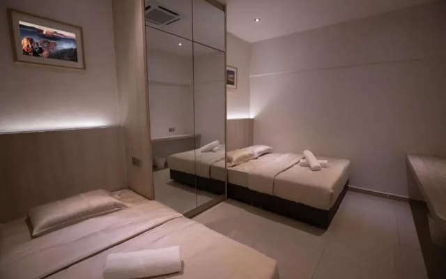 Lovely 1-bedroom condo with pool - photo 2