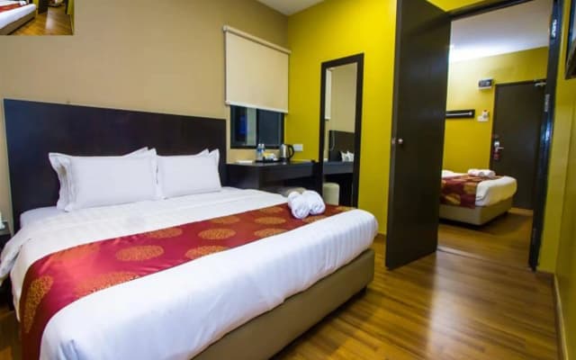Capital O 91074 Grand World Hotel - photo 3