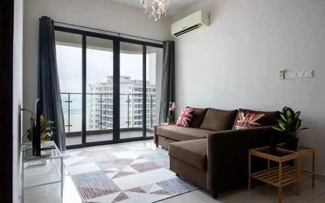 A Stylish 2BR Suite, Water Views, Free Parking - photo 2