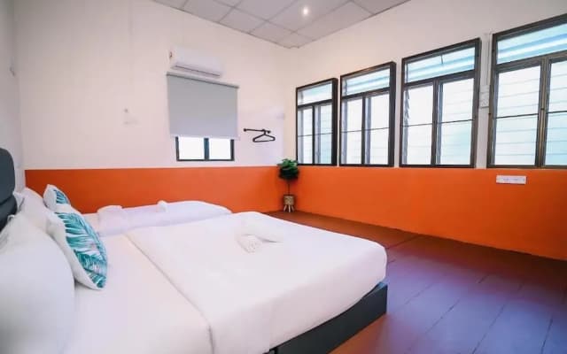 Swing & Pillows @ 75 Chulia St, Georgetown Penang - photo 4