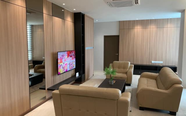 3Bedroom Rex Apartment 5min Drive to Vivacity - photo 3