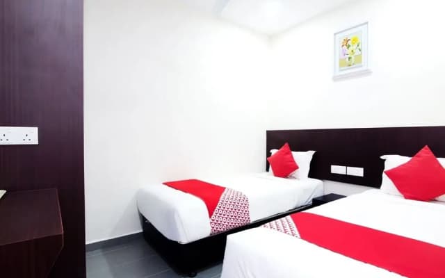 Marvelton Hotel by OYO Rooms - photo 5