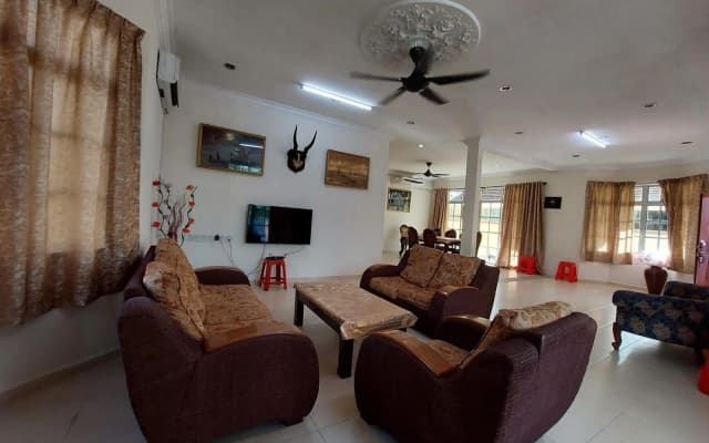 AL' Indara Bunglow Homestay Taiping - photo 2