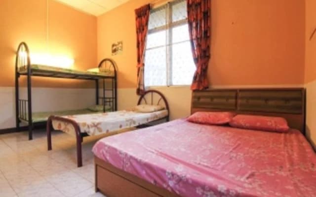 Borneo Beachouse Backpackers - photo 4