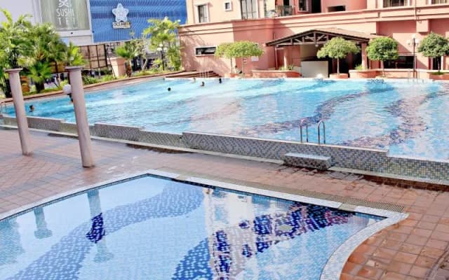 Stay Together 4, 5 & 6 Bedroom Apartments@ Marina Court Resort Condominium - photo 4