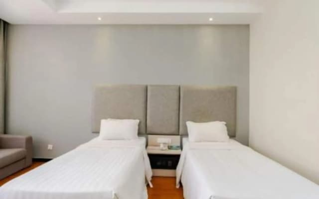 Livingston Hotel - photo 3