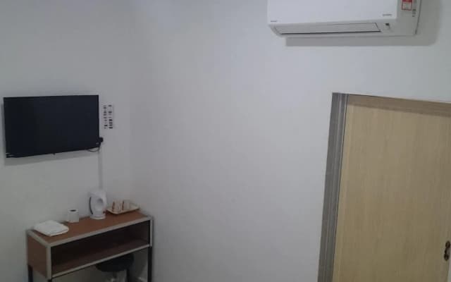 Collection O Near Taiping Mall Formerly Axis Hotel - photo 4
