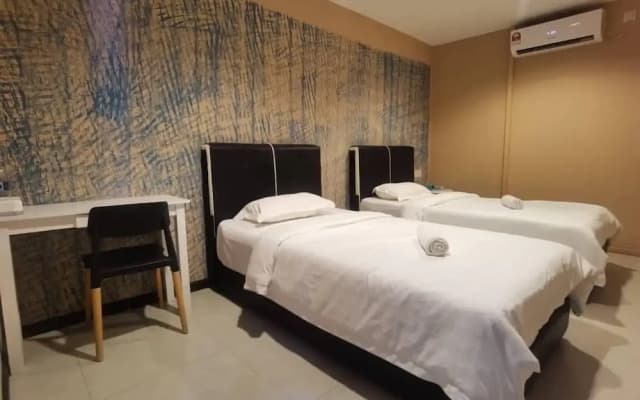 OYO HOME 90667 Chen Room Bs - photo 4