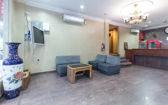 Oyo 447 Comfort Hotel Meru - photo 2