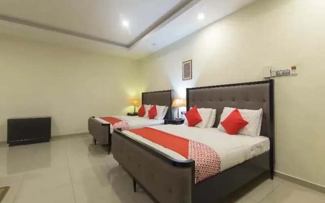 Capital O 90653 Maxwell Inn Boutique Hotel - photo 4