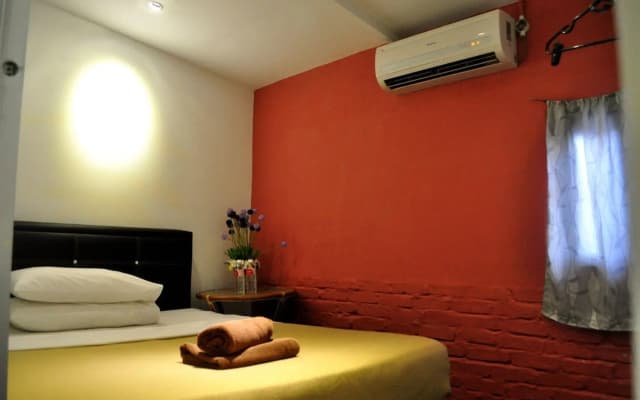 Monkey Motel & Café - photo 3