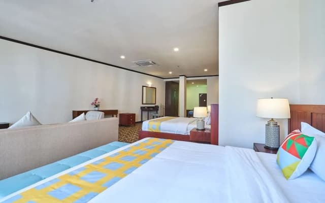 OYO Home 89378 The Platinum Suites - photo 2