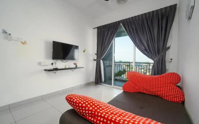Lovely 2Br Majestic Condo 6 Pax Pool View - photo 2