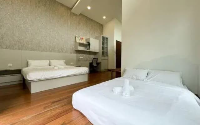 Green Escape City Private Pool Haven 24 pax - photo 4