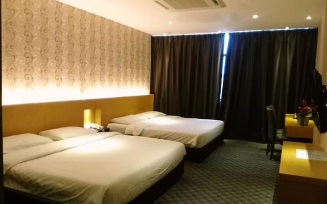 Grand Ct Hotel - photo 5
