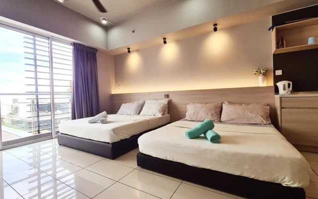 Aeropod 2 Queen Bed Near Airport & KK city Free Parking Netflix - photo 4