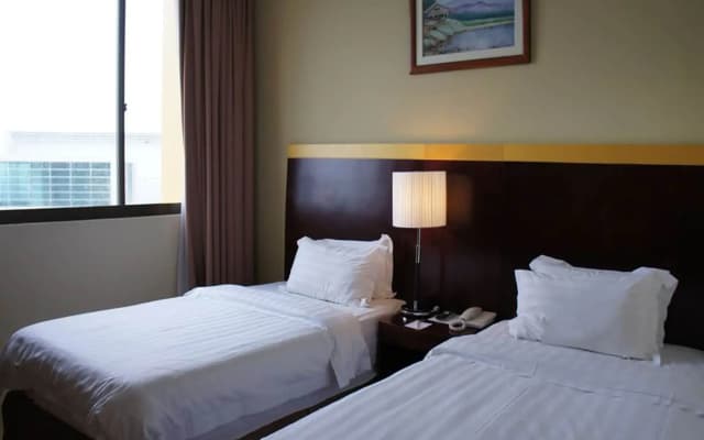 Gaya Centre Hotel - photo 4