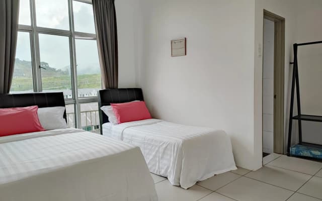W6WarmStay@GoldenHills/3RPenthouse/WiFi/PasarMalamView/2carpark - photo 3