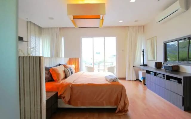 Chic 4BR Oasis With Gazebo, Your Dream Getaway - photo 5