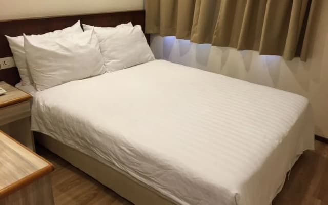 Lai Lai Hotel - photo 2