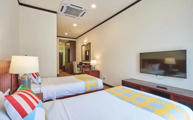 OYO Home 89377 The Platinum Suites - photo 4