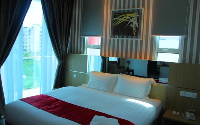 906 Premier Hotel - photo 3